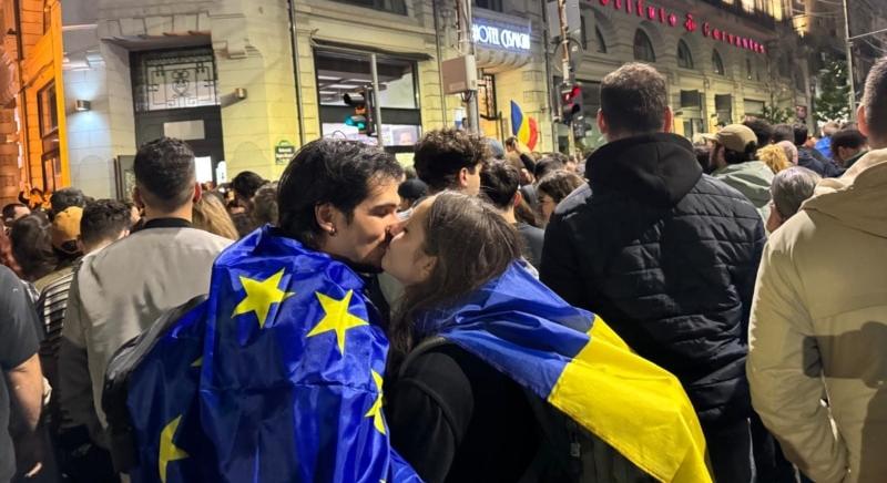 Európa-párti elnöke lesz Romániának, vesztett az Orbán arcképével kampányoló szélsőjobboldali jelölt