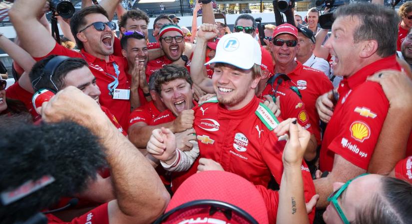 Gigaszenzáció az Indy 500-on: Az abszolút újonc Robert Shwartzman behúzta a pole-t a Premával!