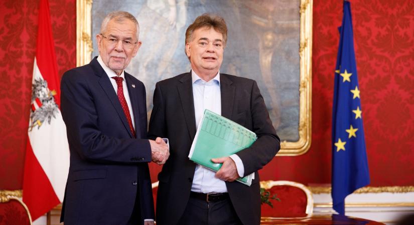 Lemondott egy osztrák miniszter, miután plágiumbotrányba keveredett