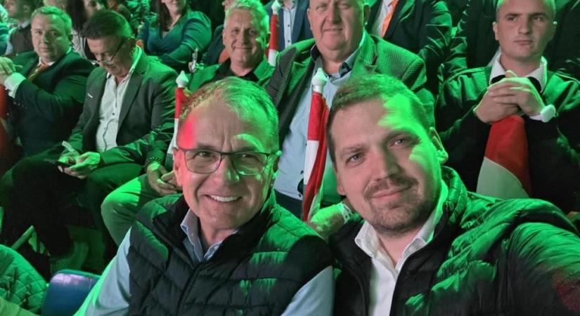 Úgy tűnik, elítélt pedofil is helyet kapott vasárnap Orbán Viktor harcosainak a klubjában