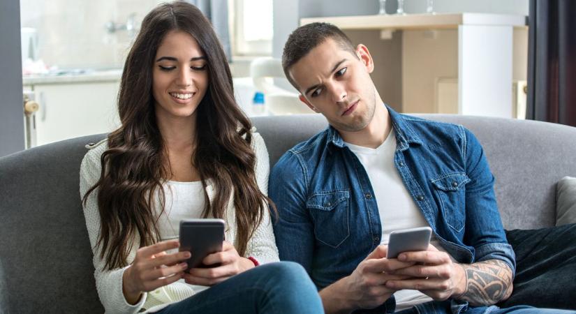 Úgy érzi, figyelik a telefonját? Így lehet gyorsan ellenőrizni