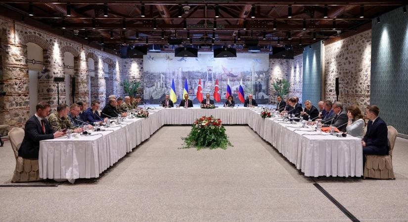 Végtelenségig tartó harcokkal riogatott az orosz delegáció Isztambulban az ukránok szerint