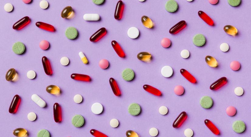 Kávéval szoktad bevenni a vitaminokat? Akkor ezt feltétlenül tudnod kell!