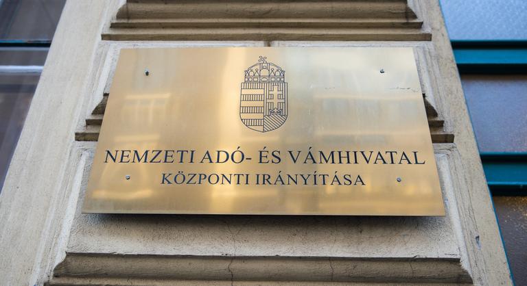 A külföldi számlákra érkezett jövedelemre is rálát a NAV, már több ezer esetben indítottak vizsgálatot