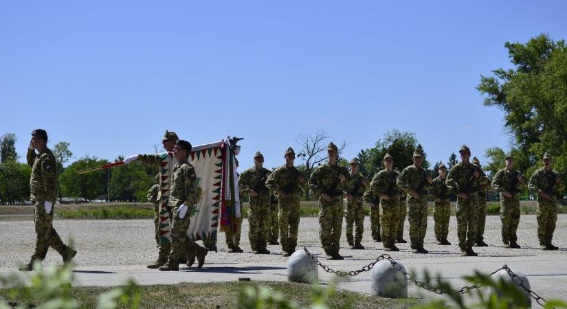 Gyászol a tatai dandár: elhunyt egykori laktanyaparancsnokuk