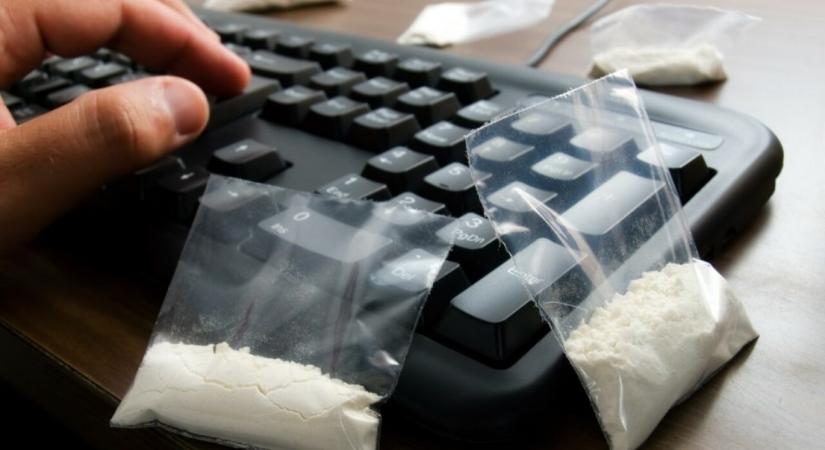 Kábítószer és új pszichoaktív anyagot is árusított a győri család