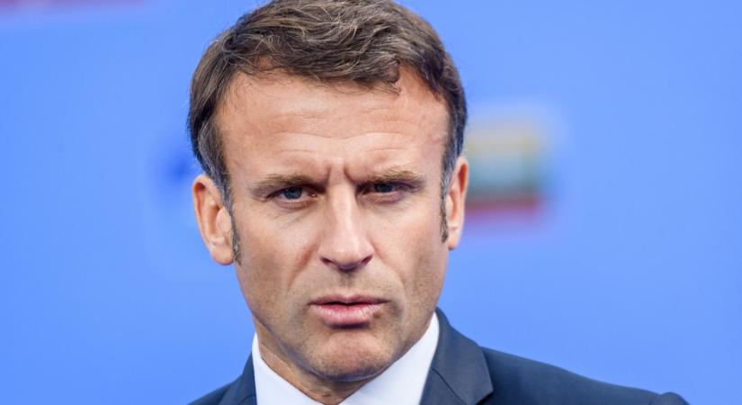 Bizarr kézpárbajt vívott Erdogan és Macron Tiranában