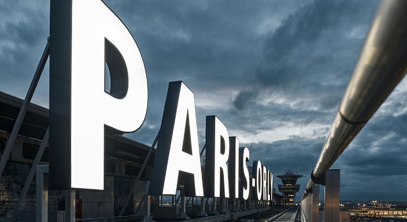 A légiforgalmi irányítási rendszer hibája miatt akadozik Párizs-Orly