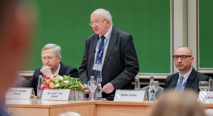 Rangos infokommunikációs konferencia az egyetemen