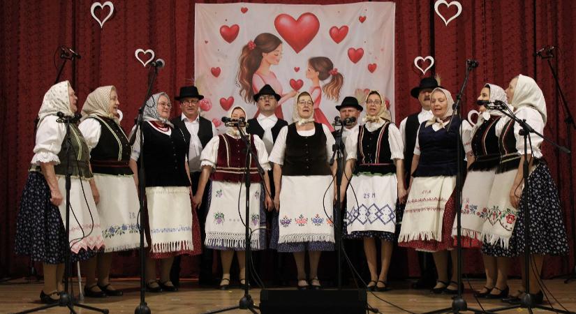 Sikeresen lezajlott a Bíborpiros szép rózsa népzenei vetélkedő járási fordulója Makrancon