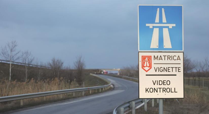 Júniustól drágább lesz az autózás: két újabb útszakasz válik fizetőssé