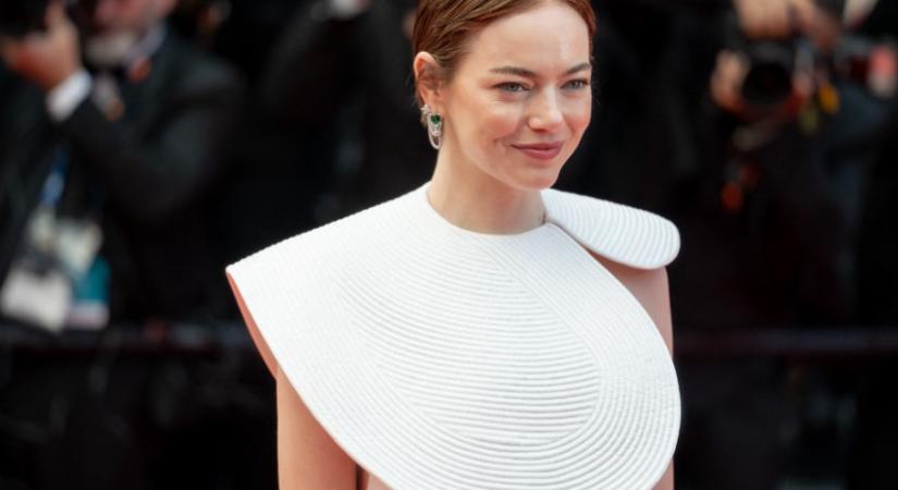 Emma Stone tündökölt a cannes-i filmfesztiválon, ezt a különleges ruhát választotta