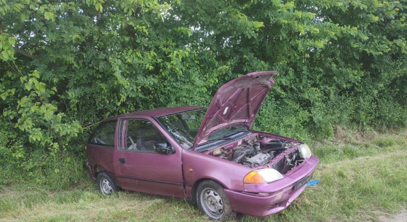 Árokba csapódott egy Suzuki Lengyel közelében