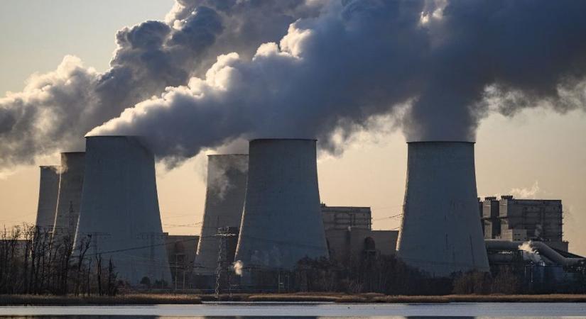 Teljes fordulat: a németek beadták a derekukat az atomlobbinak