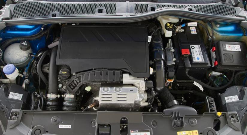 Peugeot-sok, citroenesek, opelesek figyelem: kártalanítja a Stellantis a PureTech motoros autók tulajdonosait