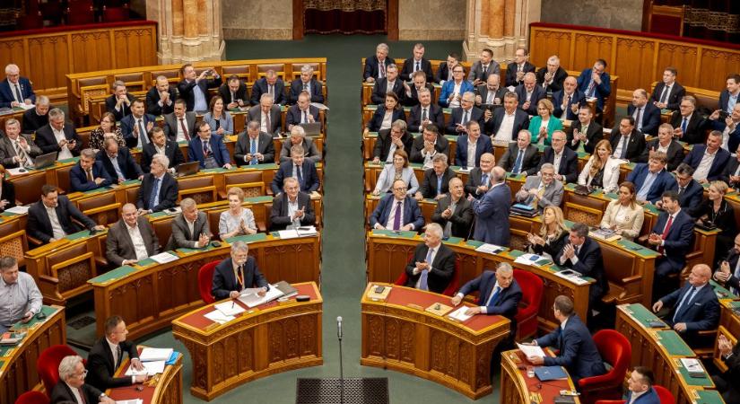 Először ülésezik a parlament az átláthatósági törvényjavaslat benyújtása óta