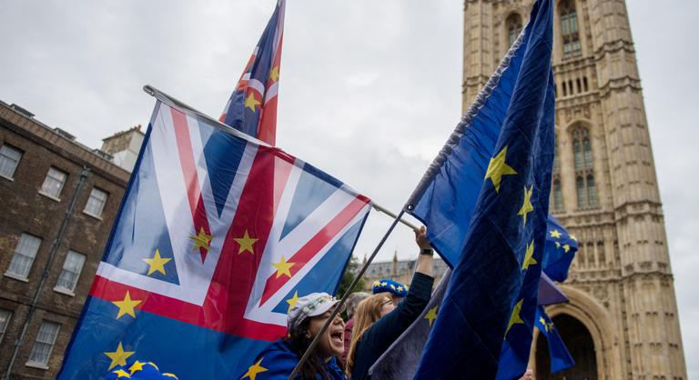 Megoldás körvonalazódik a brit és az uniós állampolgárságú fiatalok mozgási szabadságáról