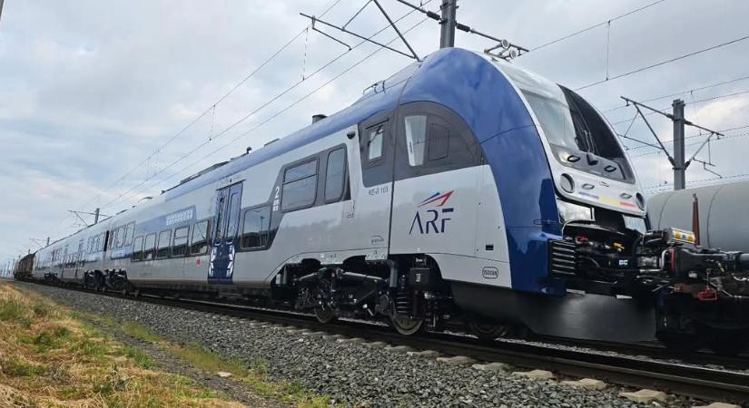 Vasúti röhej: kiállítják a kormány által vásárolt elektromos motorvonatot