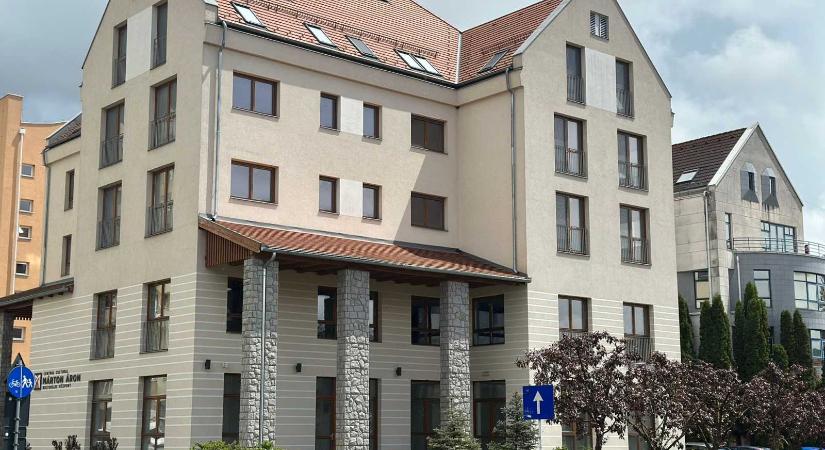 Költöznek a csíkszeredai városháza irodái