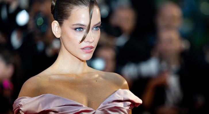 Palvin Barbara lélegzetállító viseletben fotózkodott