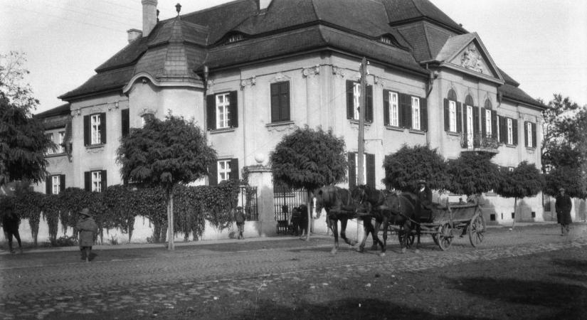 "Kívül új, belül pfúj!" - A főszolgabírót, a hajdút és a kocsist elsodorta a történelem, a palota megmaradt - fotók, videó