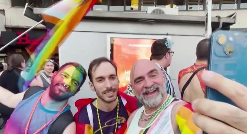 Melegnek adják ki magukat az illegális bevándorlók Olaszországban, hogy ne utasíthassák ki őket  videó
