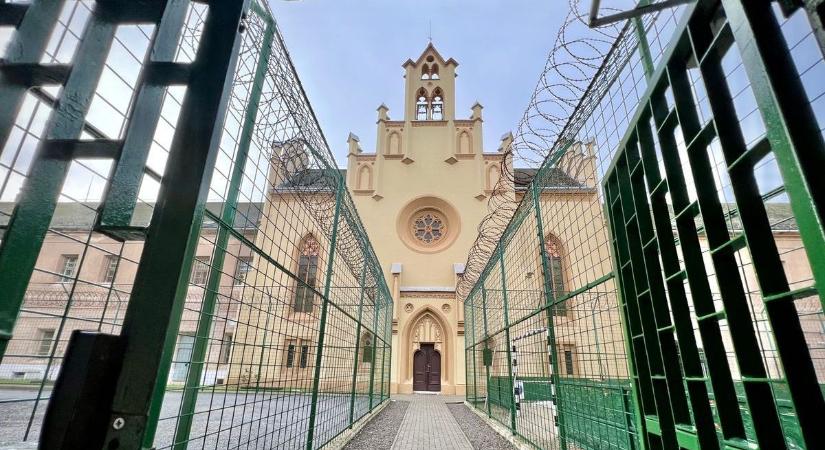 Gyárfás Tamás első napja elzárva