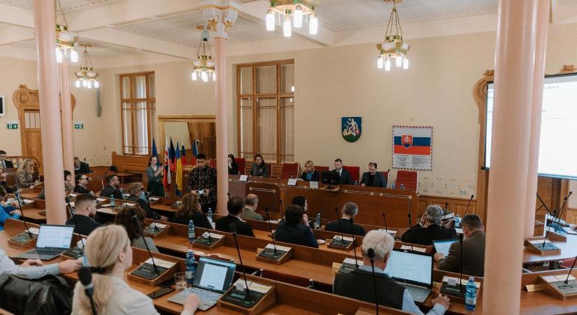 Nyitra megye iskolai telkeket cserélt panzióra, krízisközpontot nyitna bántalmazott anyáknak