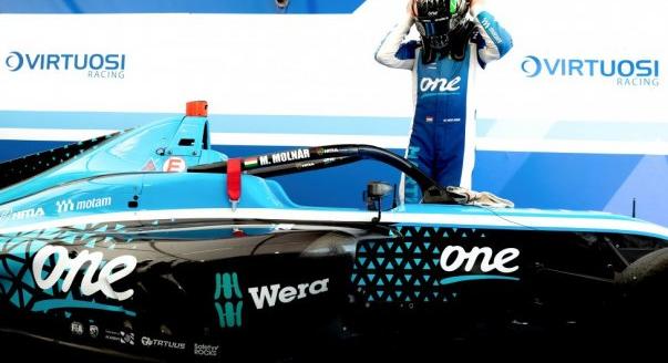 Túl az 50-en: Molnár Martin Silverstone-ban jubilált a Formula–4-ben