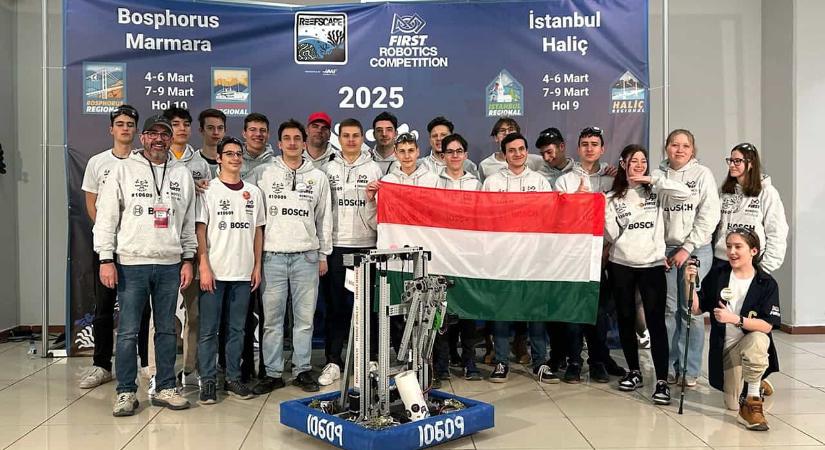 Robotokból jeles: jól teljesítettek a magyar diákok egy robotikai versenyen