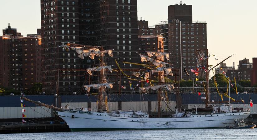 Két fiatal kadét halt meg a New York-i hajóbalesetben