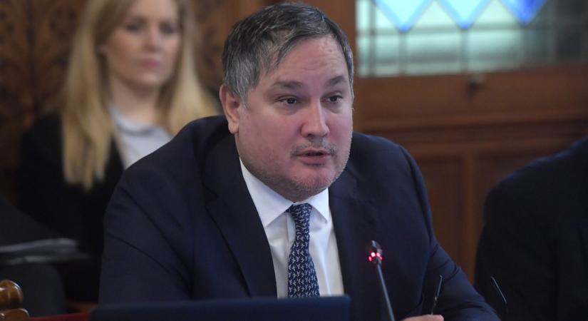 Nagy Márton elment jóárasított fogkrémet venni, és már a gyógyszerárak leverésére készül