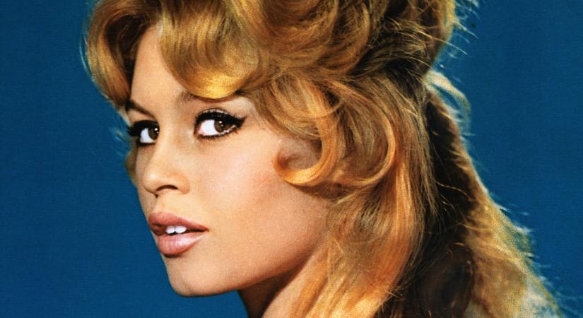 Ritkán látott fotó a színésznőről: Brigitte Bardot bikinis bombázó volt 20 évesen