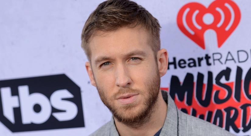 Calvin Harris első gyermekét várja szerelmével – élő adásban jelentették be a hírt