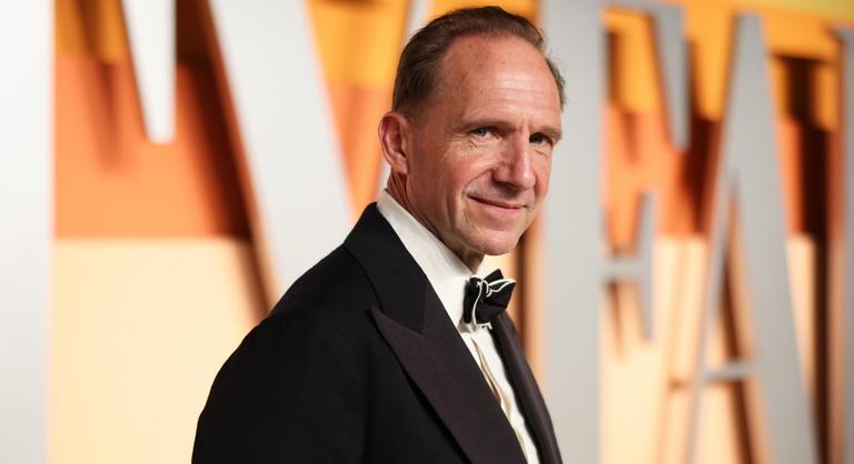 Ismét egy ikonikus főgonosz bőrébe bújik a korábban Voldemortot alakító Ralph Fiennes