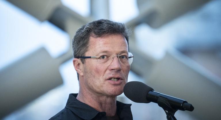 Stohl András büntetlen előéletű lett, visszakapta a fegyvereit