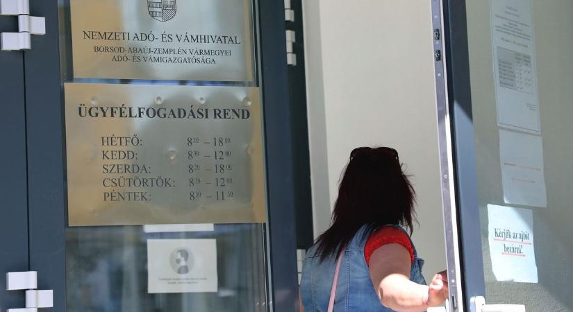 Meghosszabbított nyitvatartással készül a NAV az adóbevallások benyújtásának határideje előtti napokra