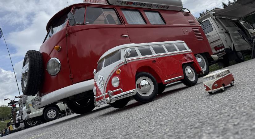 Nomád Transzporter rajongók, méregdrága relikviák és V8-as versenybusz - 75. Jahre Volkswagen Bulli-Treffen
