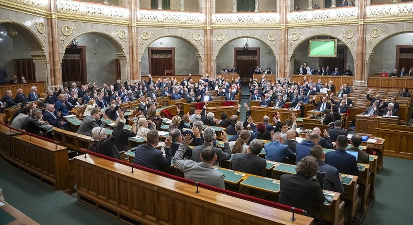 Korán kel a törvényhozás: titkos szavazás és súlyos döntések