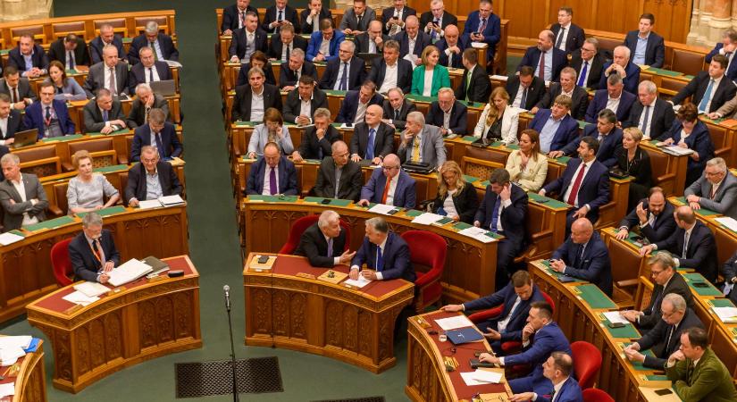 Alkotmánybírókat választ az Országgyűlés