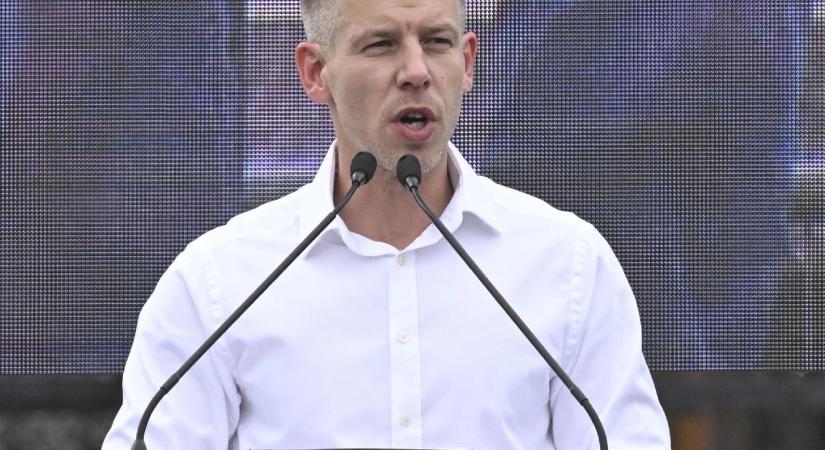 Magyar Péter: Orbánék belekavarodnak a titkosszolgálati sztorijukba