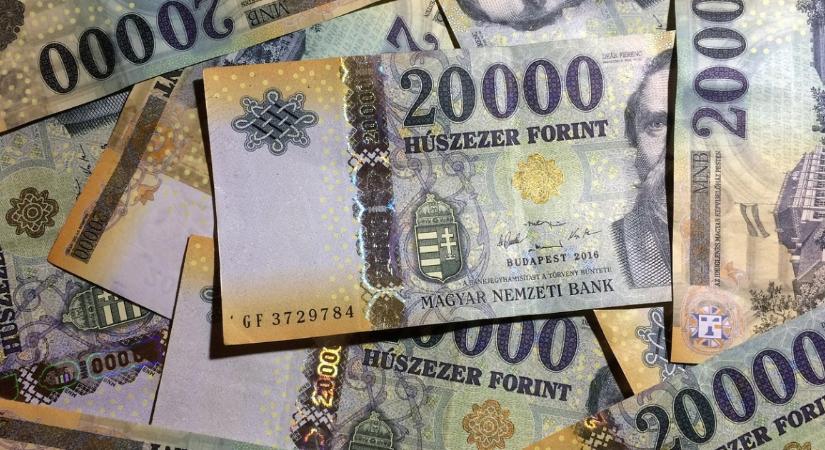 KSH: a bruttó átlagkereset 714 400 forint volt márciusban