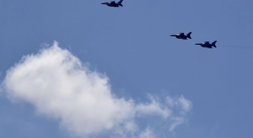Döbbenetes kormányjelentés: titokzatos repülő tárgy csapódott bele egy F-16-os vadászgépbe, senki sem tudja megmagyarázni az esetet