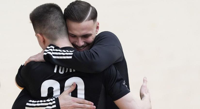 Megnyerte az alsóházat a DEAC