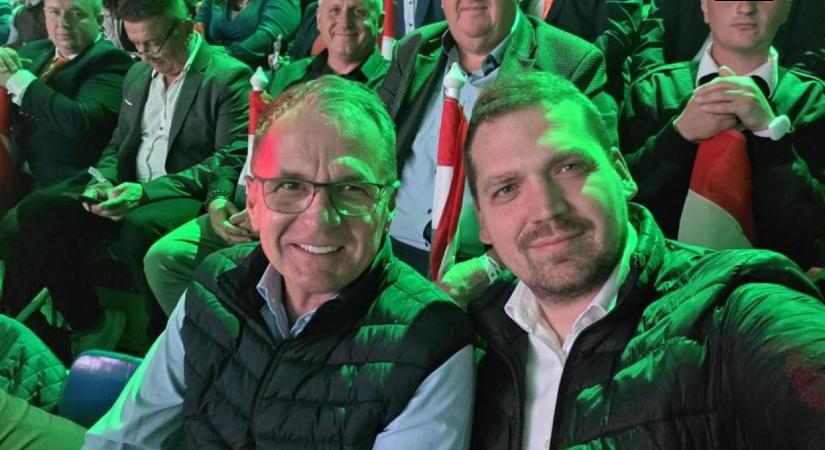 Kilép a Fideszből az ivádi polgármester, aki egy elítélt pedofilt vitt magával a harcosok klubjába