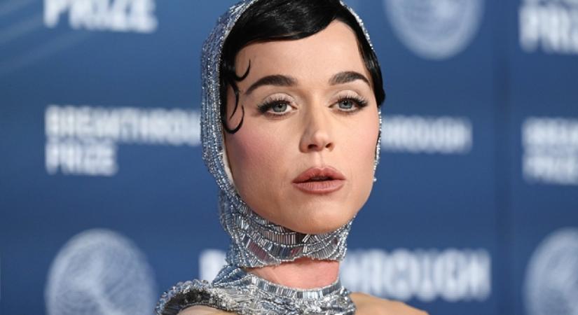 A színpadon pattant le Katy Perry melltartója: a kínos esetről készült videó azonnal bejárta az egész világhálót