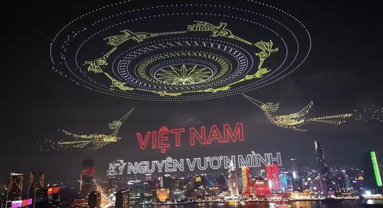 Videón a Guinness-rekord: 10 518 drón repült egyszerre Vietnám felett