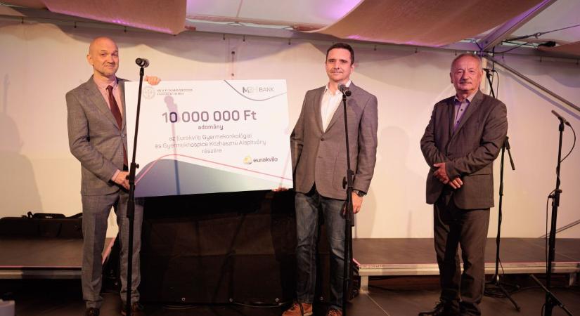 Az MBH Bank 10 millió forinttal segíti a pécsi gyermekonkológiai osztály fejlesztését