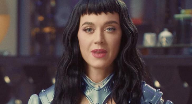 Katy Perry melltartója koncert közben adta meg magát, profin kezelte a helyzetet az énekesnő