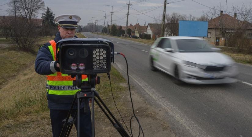 Nagyon csörög a bírságkassza: nyolcpercenként bemértek egy gyorshajtót